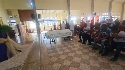 VIDEO: Sepultan a James Glaistones en La Vega