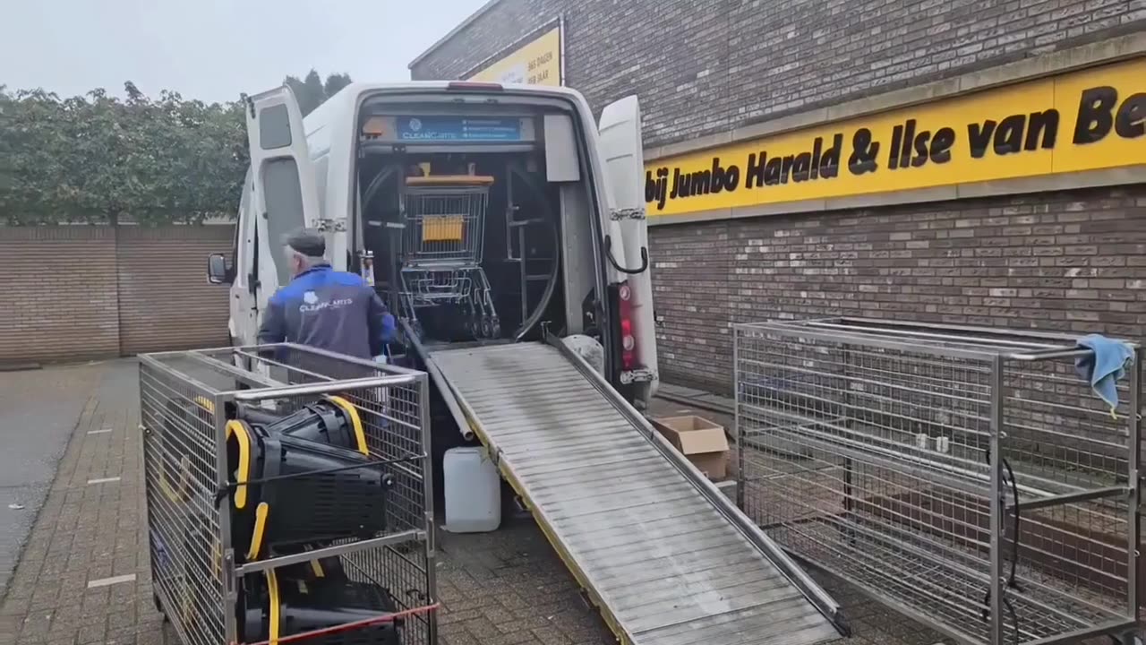 🤯💨 Discover How Shopping Carts Are Cleaned in Europe! | FeedMyCuriosity