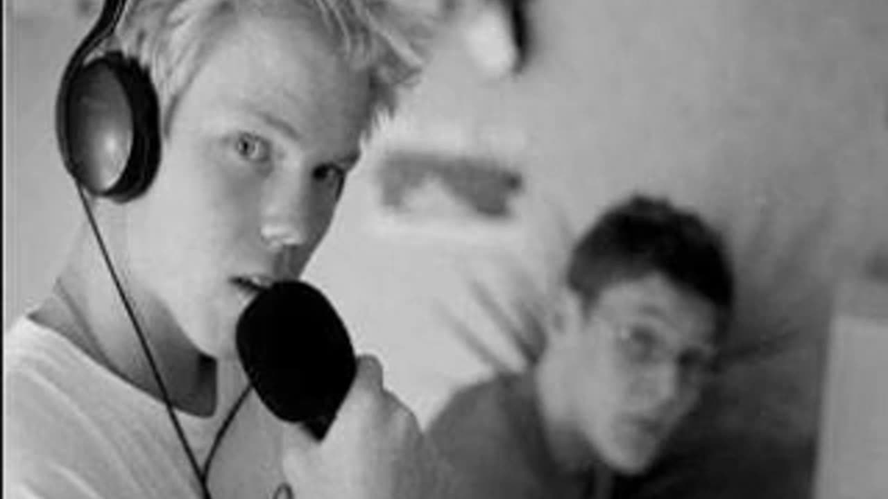 De 6 Apornas Armé (Army of the Six Monkeys) - Dvärgen Vs Jätten (Dwarf Vs Giant) 1998 Sweden HD