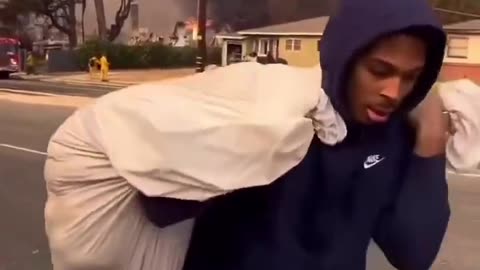 Videos are being posted of criminals looting Los Angeles' homes before they get