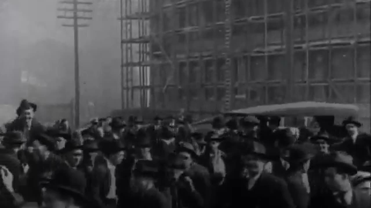 San Francisco Strike: Ironworkers Smash Streetcar