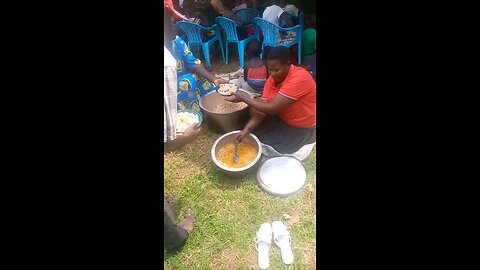 “Bringing Love & Hope: Children at GHCO Orphanage Receive Meals 💛🍲”