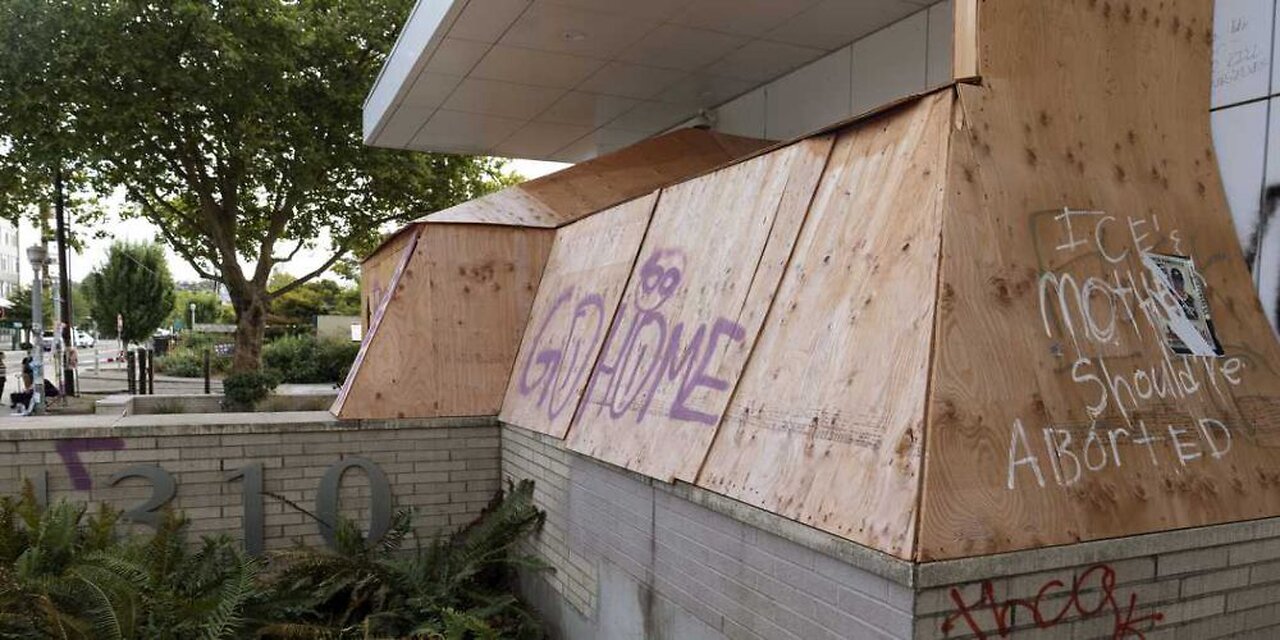 An Epidemic of Sleazy Fake News Is Denying Riots, Violence in Portland