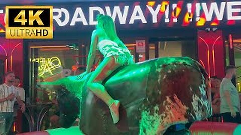 😍 Bold Girl on a Bull | Mechanical Bull Riding | Bull Riding in Benidorm