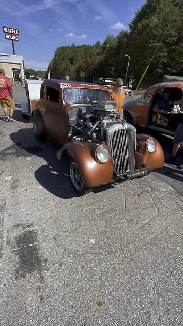 Jeremy Bonnet’s awesome 8 sec. 1/4 mile ‘33 Willys Gasser running Sick in the Smokies drag & drive
