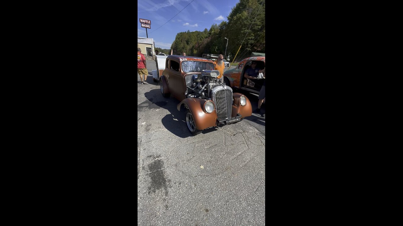 Jeremy Bonnet’s awesome 8 sec. 1/4 mile ‘33 Willys Gasser running Sick in the Smokies drag & drive