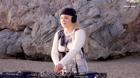 Deva Vicci - Melodic Techno DJ Mix 2025