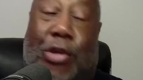 BIG AL GIVES GARNELL A FINGER