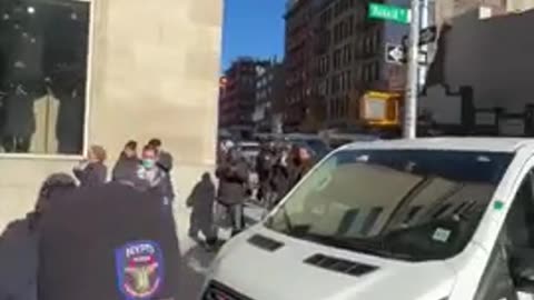 Manhattan Anti-ICE Riots as Protesters Sabotage Possible Raid
