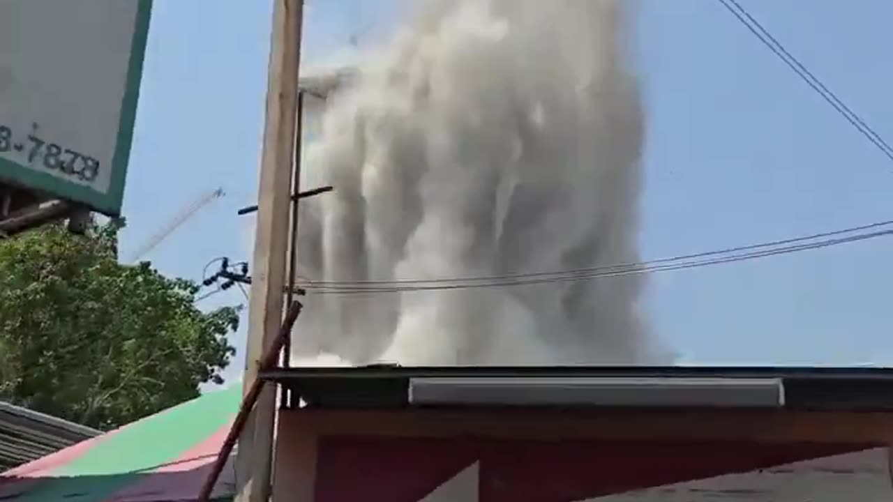 #Breaking A building in Bangkok (Chatuchak District), #Thailand has collapsed