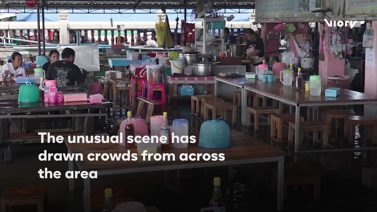 A Thai restaurant turns disaster into a unique ‘water dining’ experience