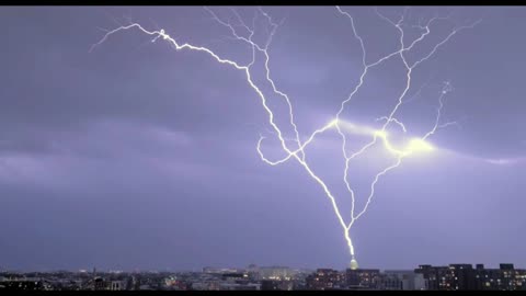 Lightning Strikes U.S. Capitol Building for New Year's Eve- A sign from God?