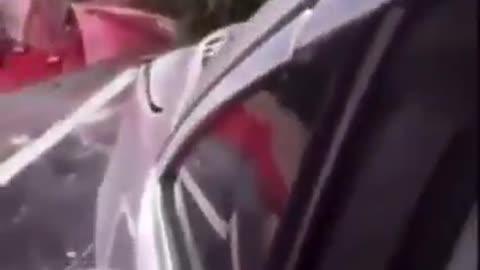 blk dudes plls gun on yt woman