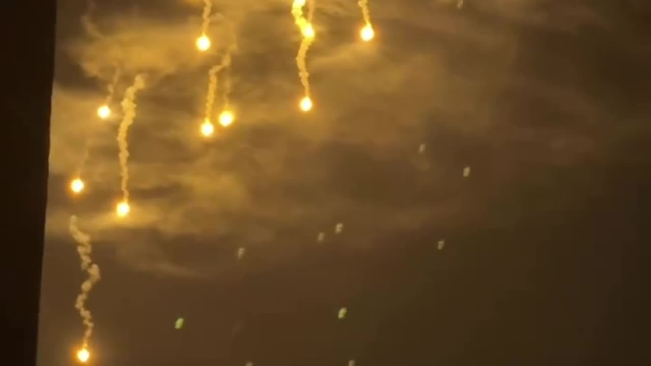 Light bombs over Zeitoon neighborhood. Gaza City.