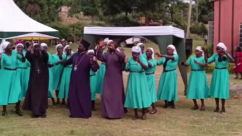 Episcot si popi Eretici Ecumenisti si altii din Africa Dans=inchinare la idoli=DRACI cu muieri 2026