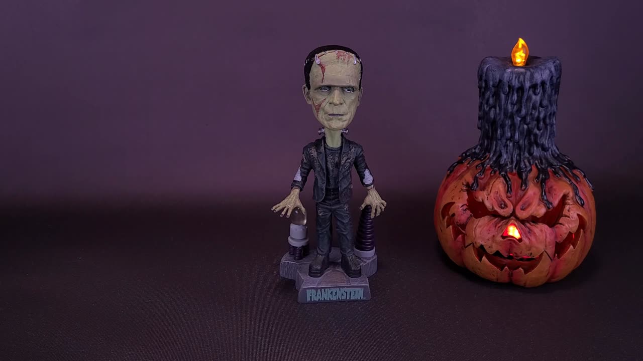 NECA Universal Monsters Frankenstein Head Knockers Reissue