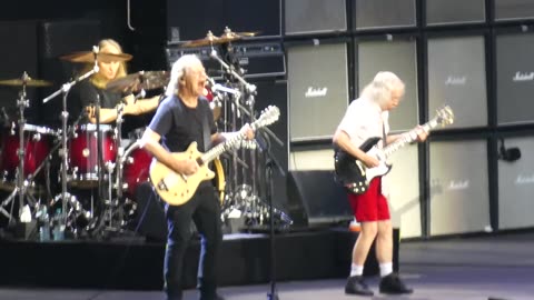 Viral: AC/DC [4K] THUNDERSTRUCK LIVE IN VIENNA 26.06.2024 ERNST HAPPEL STADION