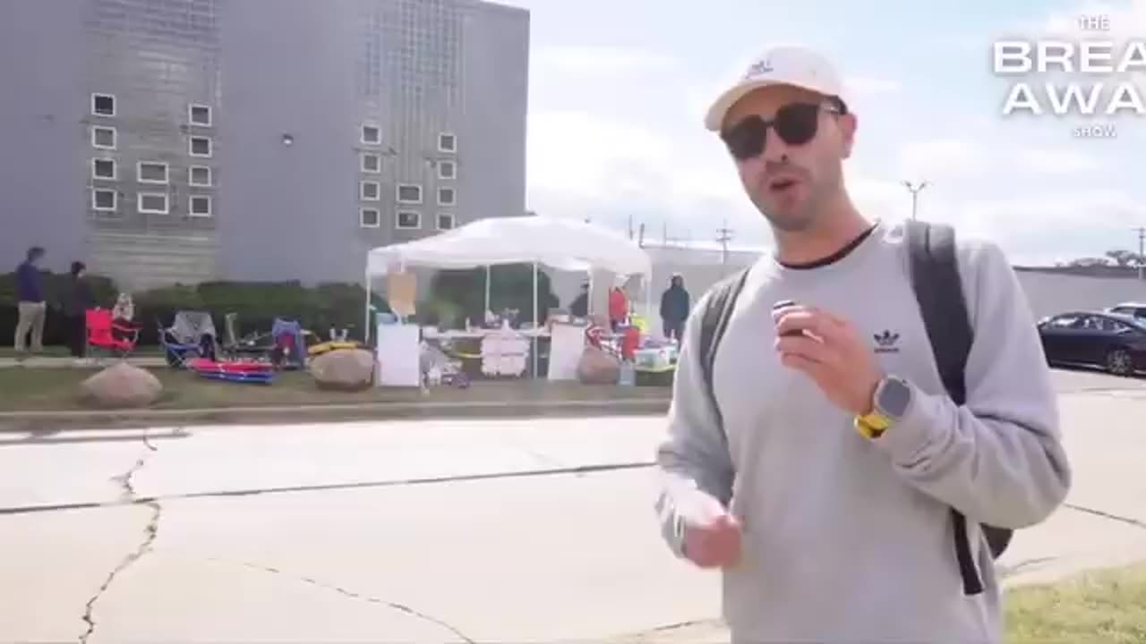 Liberal terrorlsts are literally making shields right outside of the ICE facility in Chicago..
