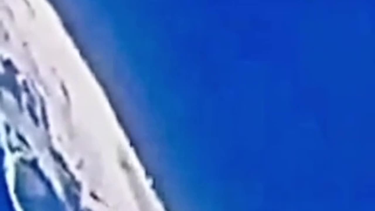 THE MOON — LOOK WHAT HAPPENS 😅