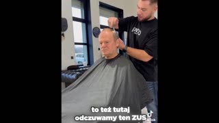 Poszedł Tusk do barbera… i go oszukał🤷🏼‍♂️😂
