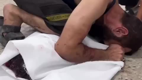 A Palestinian father bids a heartbreaking final farewell to his young daughter