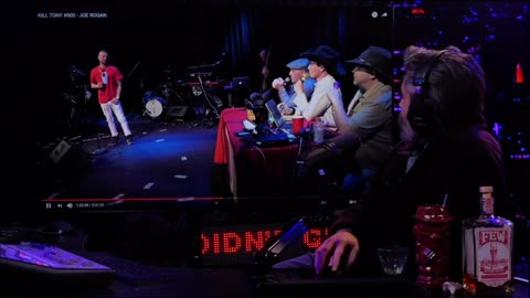 Redbar_ Joe Rogan BOMBS! while attempting to roast open mic comedian (720p60fps)