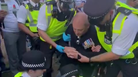 92 year-old war disabled British veteran arrested for holding up sign Kier Starmer don’t like