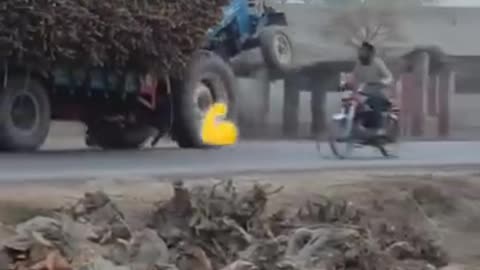 This is how tractors work in Pakistan