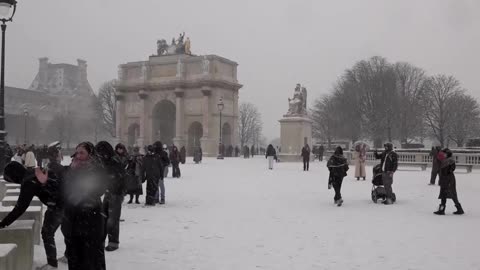 Surprise snowfall transforms Paris into winter wonderland