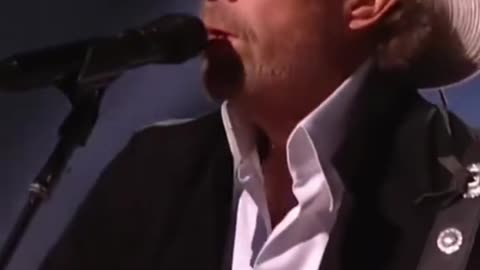 TOBY KEITH’S LAST & FINAL 😢PERFORMANCE “DON’T LET THE OLD MAN IN”