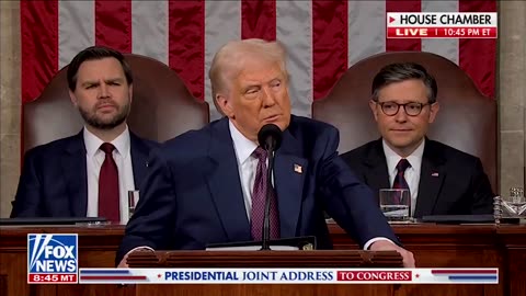 Trump goes off-script to OWN Elizabeth Warren in middle of speech