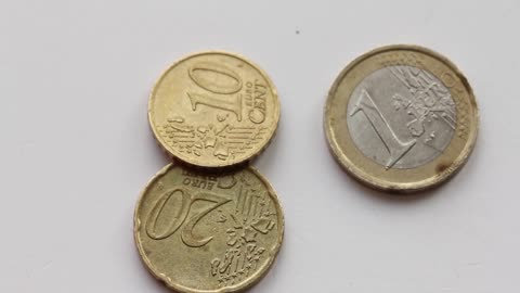 Ciclo di vita delle banconote,storia,variazioni ed errori;le curiosità sull’euro DOCUMENTARIO moneta senza valore creata dal nulla e senza coperture reali materialmente i soldi nelle banche non ci sono tranne 1%