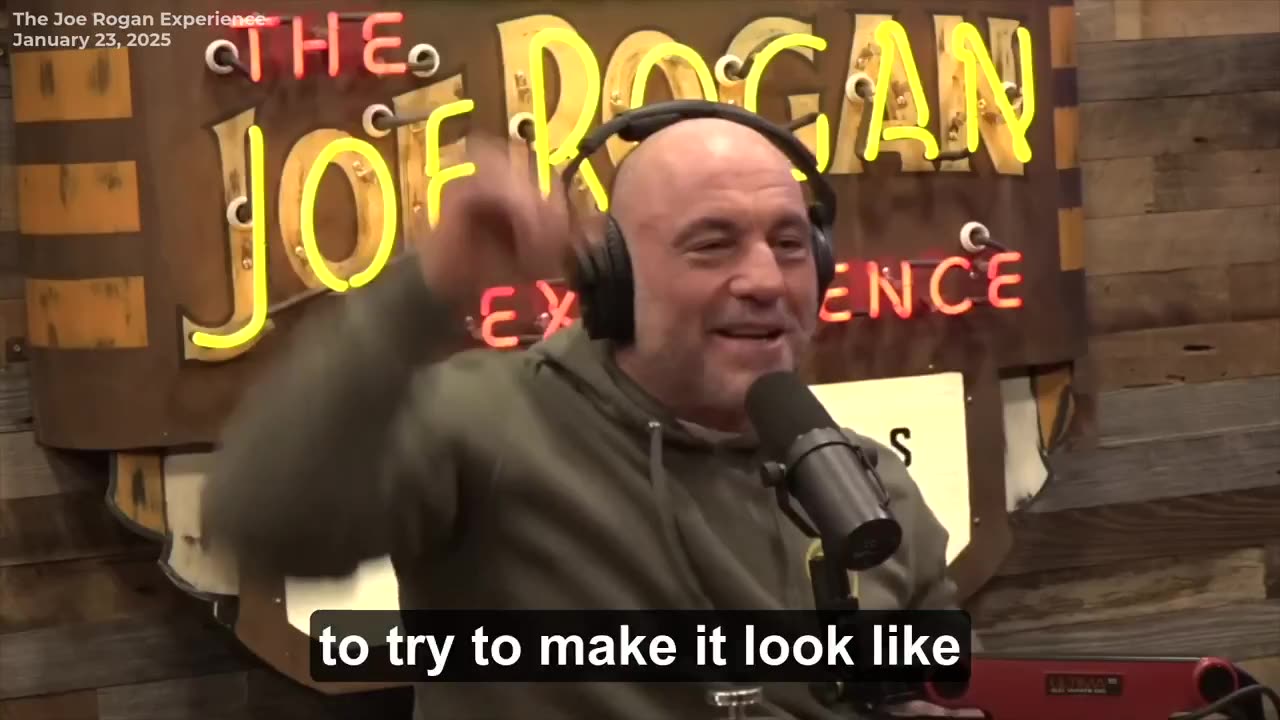 Joe Rogan Said CNN Would Use a Photo of Him Waving to Make Him Look Like a Nazi
