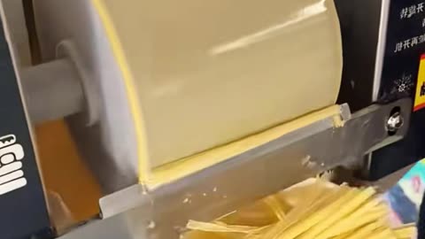 ✨💡 This Genius Way to Fold Clothes Saves So Much Space! | LifeHacksDaily