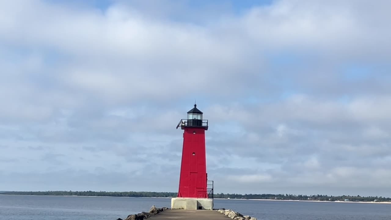 Manistique East Breakwater Lighthouse - 4K