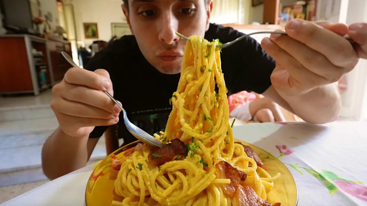 1KG of RUSTIC Carbonara!! 🇮🇹 Italian Food in Calabria