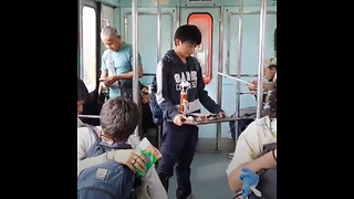 Jóvenes mexicanos convierten un vagón de metro en un aula