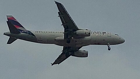 Airbus A320 PR-MBH coming from Brasília and Boeing 737 MAX 8 PR-XMO from Salvador to Fortaleza