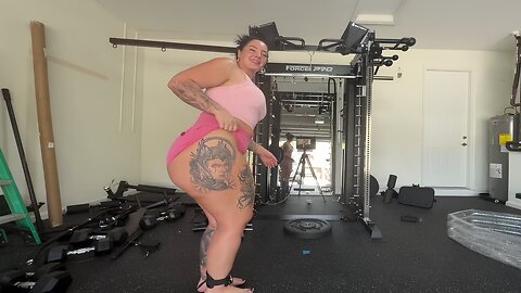 Naomi Foxx Booty Workout 🍑 & Twerking Makes Fans Lose Their Minds