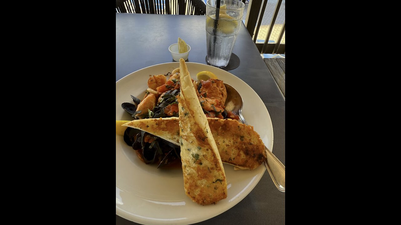 Flipper’s On The Bay | 4K