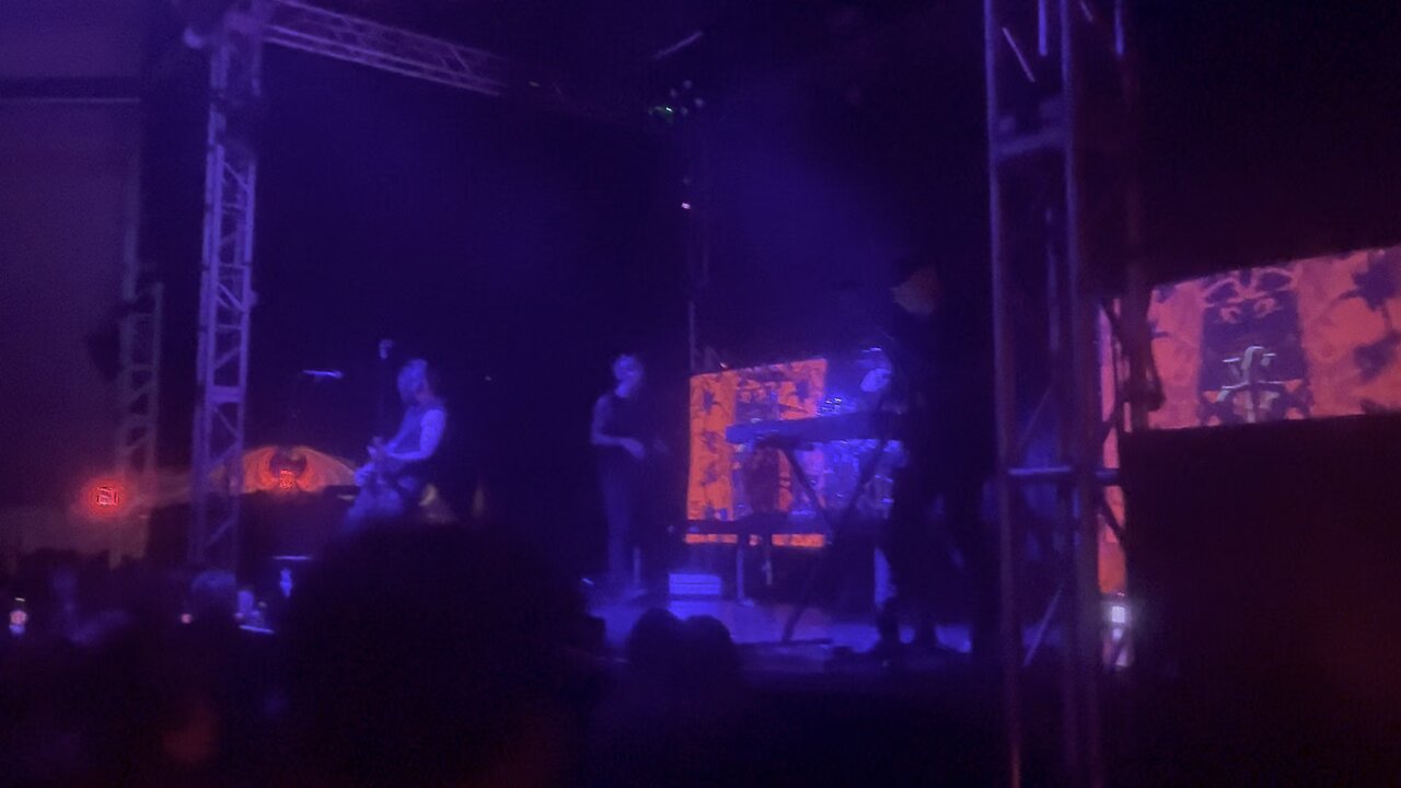 Stabbing Westward performs “Save Yourself”