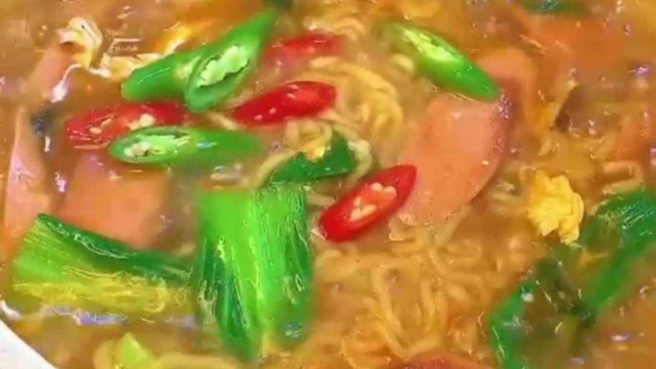 Cook a bowl of scallion and ham ramen that will ma