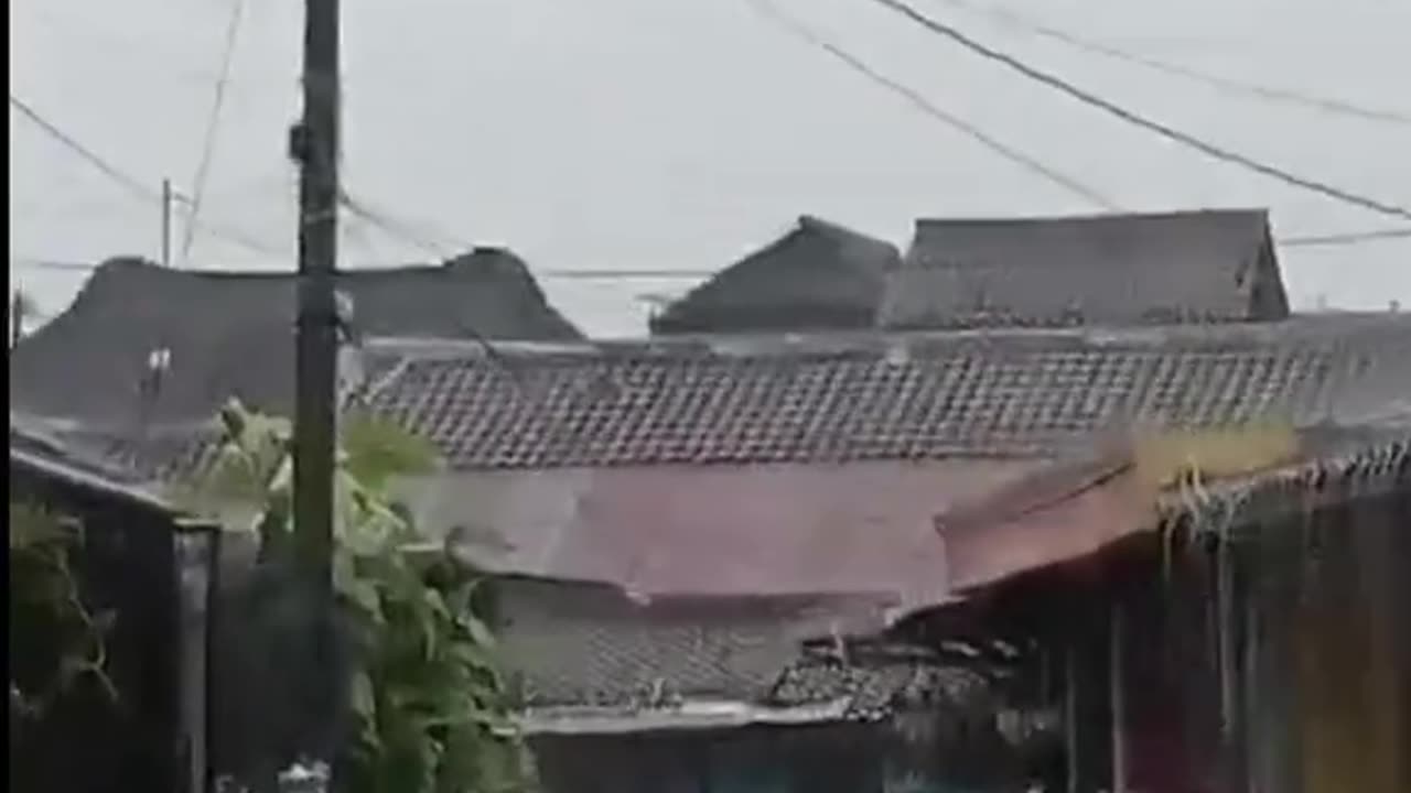 flash flood disaster that destroyed many residents' houses