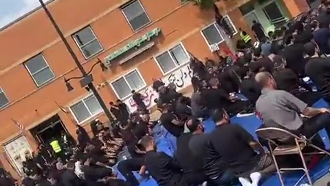 Preghiera islam a Warren, Michigan blocca strada principale