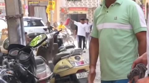 an extremely funny trolling of passersby