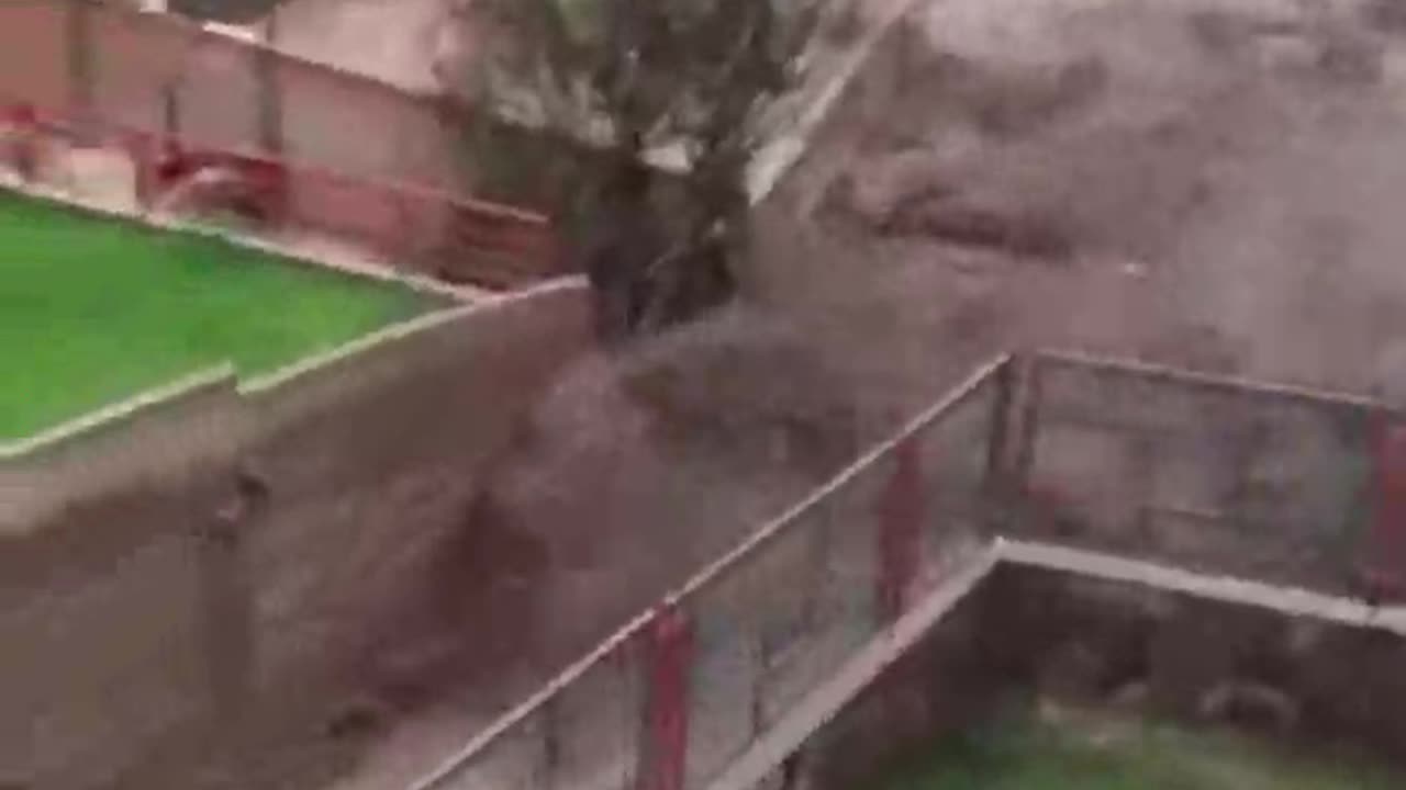 Schreckliche Überschwemmungen ereigneten sich nach starkem Regen in Arequipa, Peru 🇵🇪