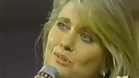 Olivia Newton-John - Hopelessly Devoted to You (1992)(Il Maurizio Costanzo Show Italy))