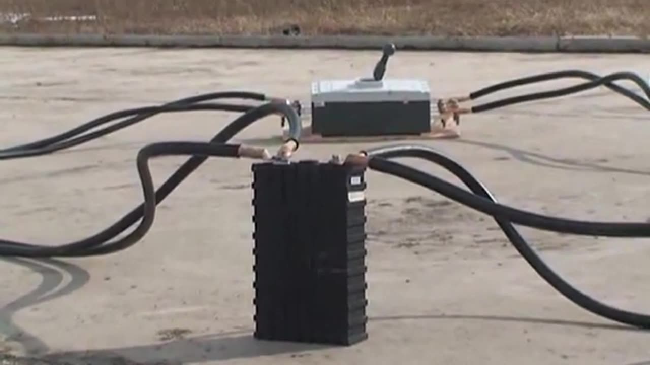 Shows how safe LiFePo4 batteries are. Sinopoly Batterie test