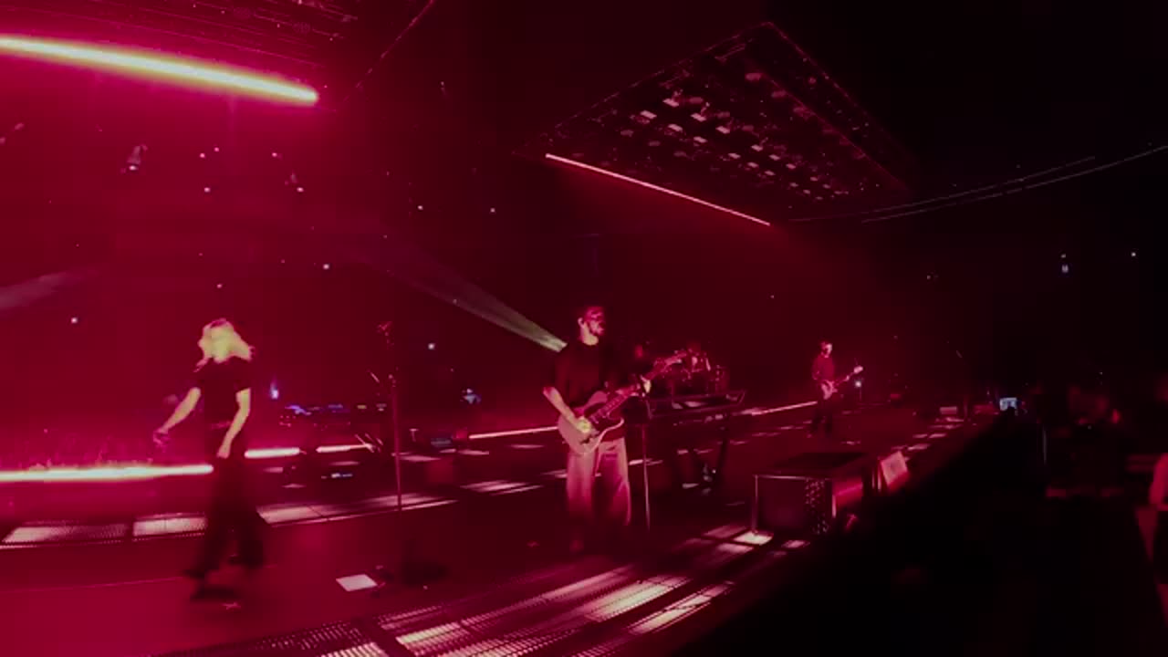 Heavy Is The Crown (Live) - Linkin Park