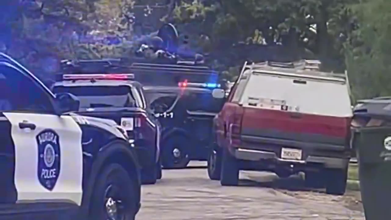 Shaneequa is flipping out because she thinks that this is ICE and they have "tanks".